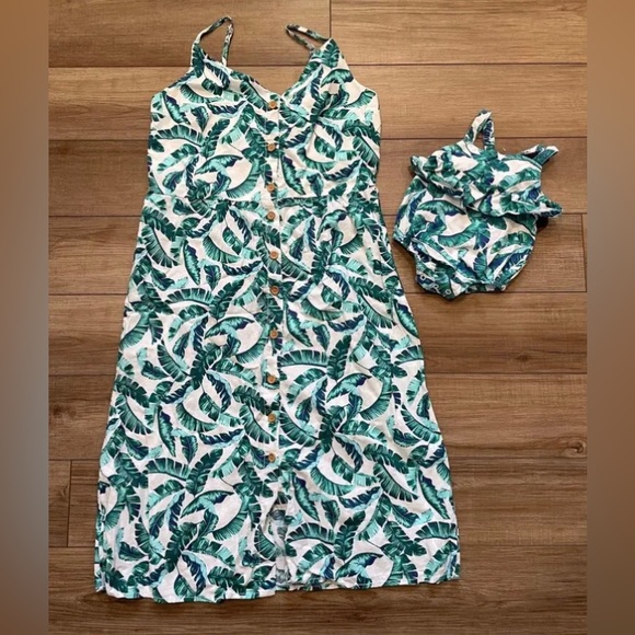 Mama and Me -Joe Fresh- tropical leaf print- Green/White-Size 3-6 months/lg - Picture 1 of 3